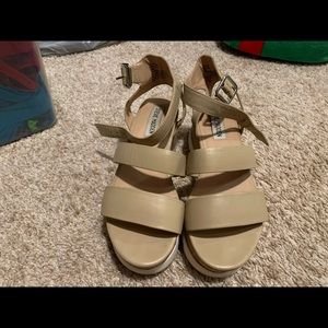 Used STEVE MADDEN Platform Sandals
